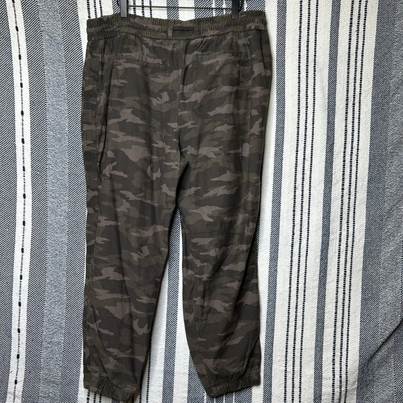 Athleta Camo Farallon Jogger - Picture 4 of 5